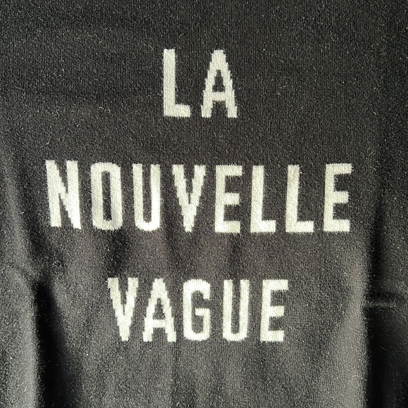 Black & white Graphic sweater w/ french La Nouvelle Vague writing “the new wave” - Picture 5 of 8